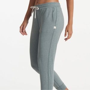 NWT Vuori women’s joggers- stormy heather